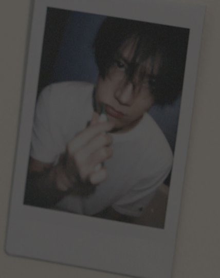 TENsfeed's tweet photo. how can someone get over this polaroid of ten https://t.co/0mrdZNN3Ym