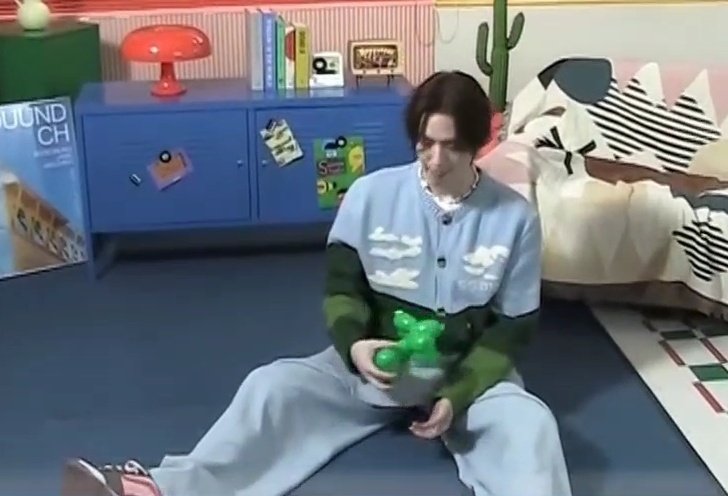 MJ_129328's tweet photo. นั่งเล่นของเล่นไปก่อนนะลูก เดียวตอนเย็นอุนแม่จะไปรับที่ ร.ร.อนุบาลหมูน้อย ☺️☺️☺️☺️ ทำไมน่ารักจังเลยย
#유겸 #YUGYEOM
#InTheLive #인더라이브
#LASOLMI #라솔미
#TRUSTME #트러스트미 @yugyeom https://t.co/YuYrc6pVCA