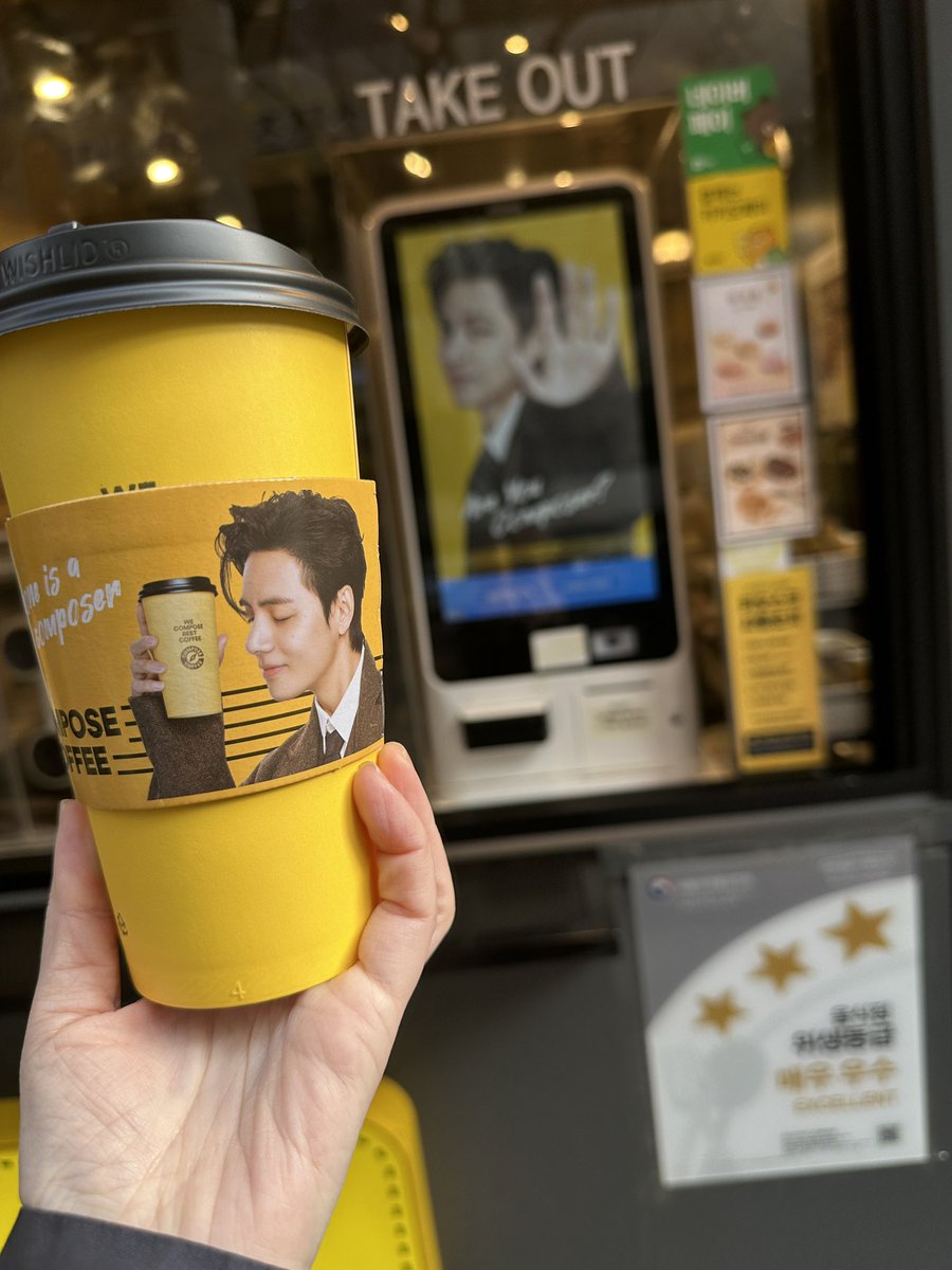 1230luciavi's tweet photo. 외근 나갈 거라 일단 내거만 ㅋㅋ

COMPOSE COFFEE MODEL V
#TaehyungxComposeCoffee 
#eVeryoneisaComposer 
#뷔 #V #컴포즈커피 https://t.co/pE06W9Gjoh