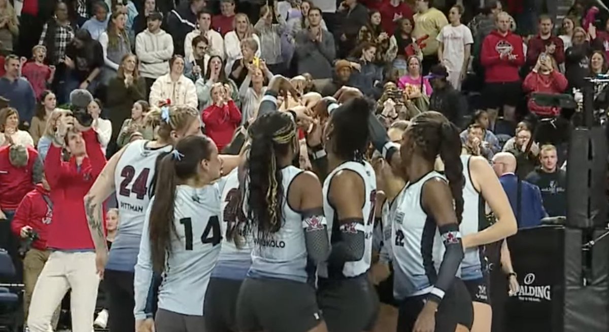 ActuallyDSW's tweet image. Whitney Bower, Mai Mai Hiapo and @AtlantaVibeVB sweep San Diego, 25-17, 25-15, 25-16 to improve to a @RealProVB-best 3-0 to start the year.

#RealProVB x #CougsInthePros
