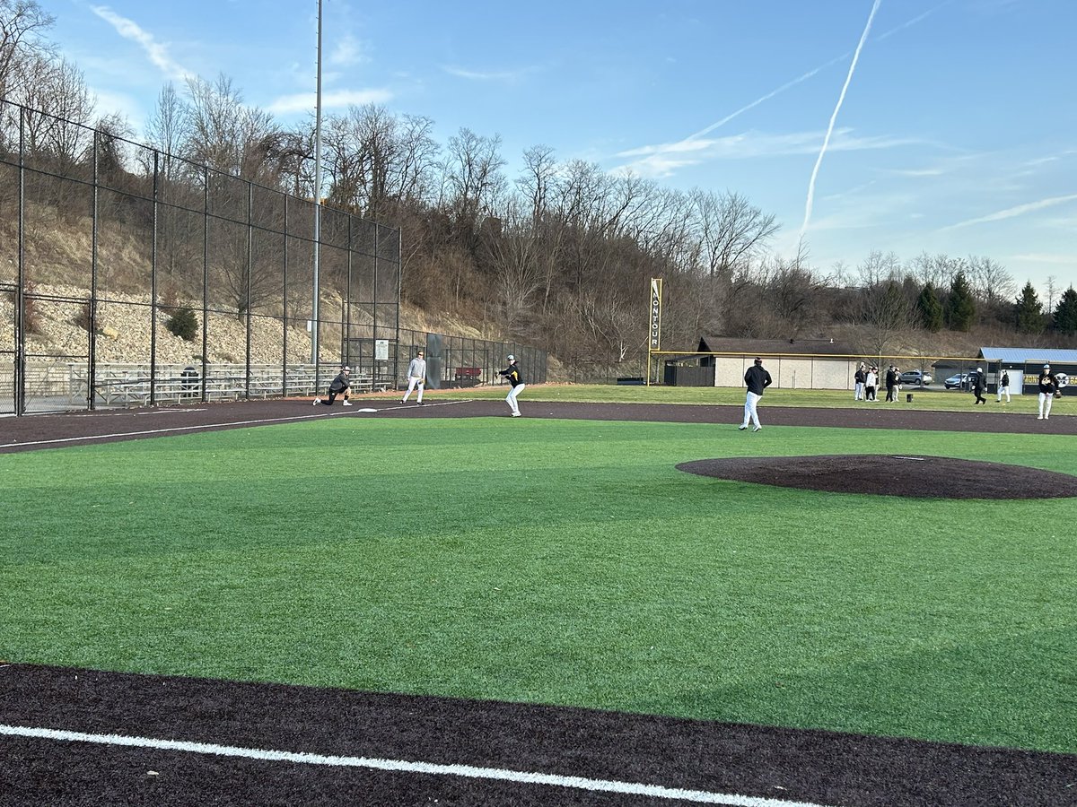 coachbobj's tweet photo. Spirited high energy workout today at Burkett Park.  90 minutes of drills focusing on teaching &amp; execution.  The squad is young, hungry &amp; competing!! 49 days until 1st pitch in St. Pete beach.  Season opener vs. 2023, Oklahoma state champs, Silo HS. #gettestedearly https://t.co/KQknG6Rkhc