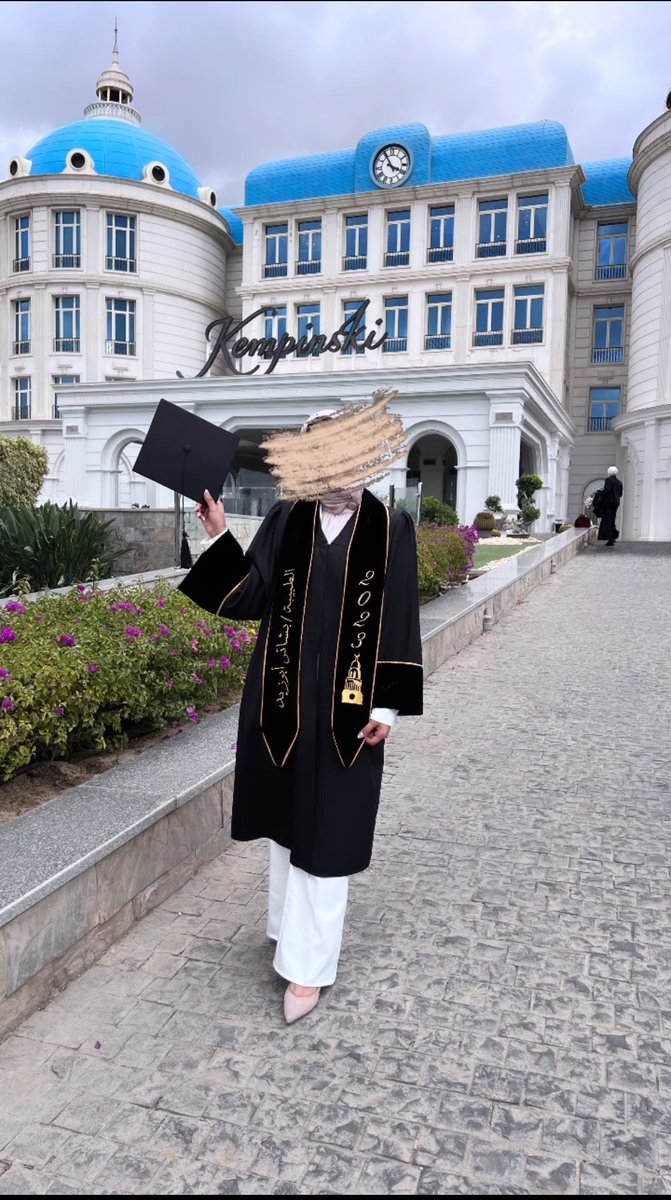 bashayerAb1's tweet photo. {وَآخِرُ  دَعْوَاهُمْ أَنِ الْحَمْدُ لِلَّهِ رَبِّ الْعَالَمِينَ }
تم بحمد الله تخرجي من كلية الطب -جامعة القاهرة 
وحصولي على درجة البكالوريوس 
في تخصص الطب والجراحة العامة 
د.بشائر عبدالملك ابوزيد https://t.co/voN3OAdaPx