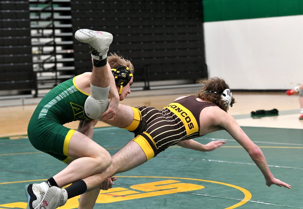 GeoffSportsPics's tweet photo. Adam Gelman (113 lbs) ties an @AvesAthletics school record with his 77th career pin &amp; leads @AvesWrestling to a 71-0 duals win over @wbhsathletics on Senior Night as Eugene Harney &amp; others win too. Watch https://t.co/AsxrFstMVM Saturday for more. @mlaughman @ENQSports @SWOWCA_ https://t.co/ItuppoVXXr