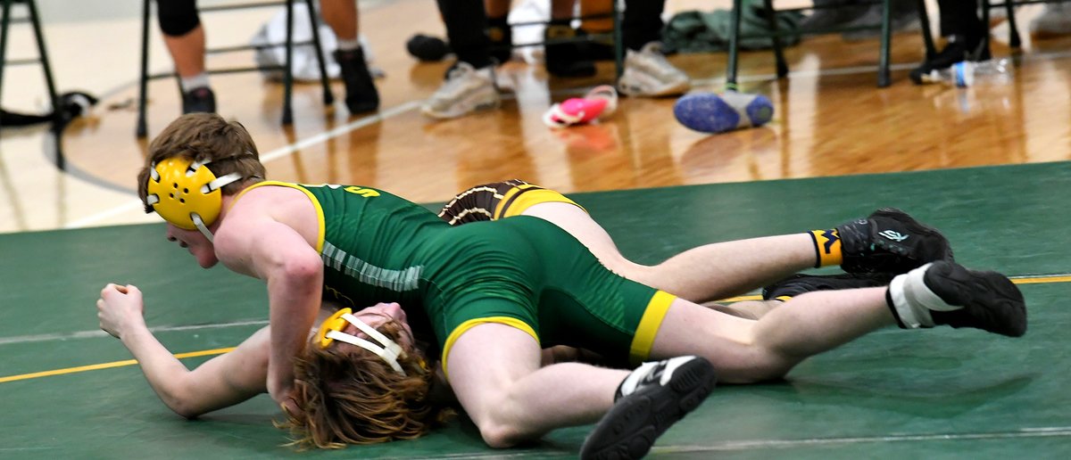 GeoffSportsPics's tweet photo. Adam Gelman (113 lbs) ties an @AvesAthletics school record with his 77th career pin &amp; leads @AvesWrestling to a 71-0 duals win over @wbhsathletics on Senior Night as Eugene Harney &amp; others win too. Watch https://t.co/AsxrFstMVM Saturday for more. @mlaughman @ENQSports @SWOWCA_ https://t.co/ItuppoVXXr