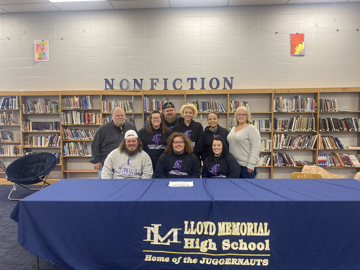 avander3a's tweet photo. Blessed to be surrounded by a such a great community and support system !
#AGTG

@CoachLangvardt @Coach_Mingo @ColinSchwartz3 @Coach_Flannery @brookshire09 @LMHSAthletics @taylor_football https://t.co/LLNtH3zmds