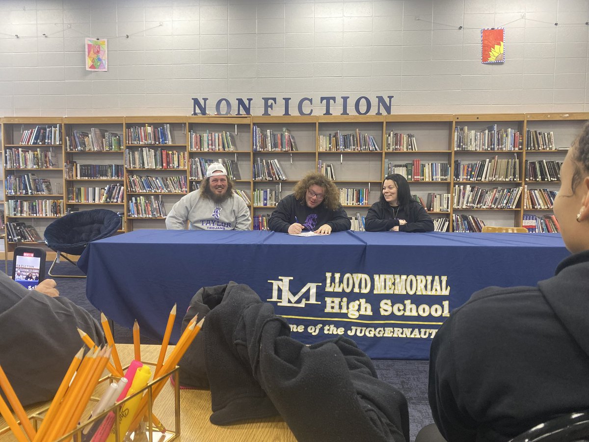 avander3a's tweet photo. Blessed to be surrounded by a such a great community and support system !
#AGTG

@CoachLangvardt @Coach_Mingo @ColinSchwartz3 @Coach_Flannery @brookshire09 @LMHSAthletics @taylor_football https://t.co/LLNtH3zmds