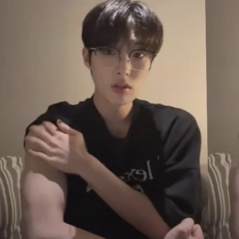 mzingmingi's tweet photo. mingi if he’s an emoji 💪🏻🥺 https://t.co/RZqSLSP1l6
