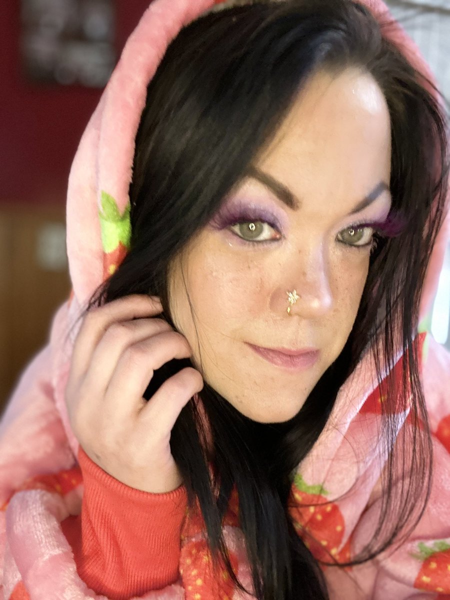 KimathyJay90's tweet photo. Both looks creating using Elli J Beauty’s x Ashslays_xx c0d3: KIMMI https://t.co/tI9btml9tv https://t.co/z3iuQKWK1l