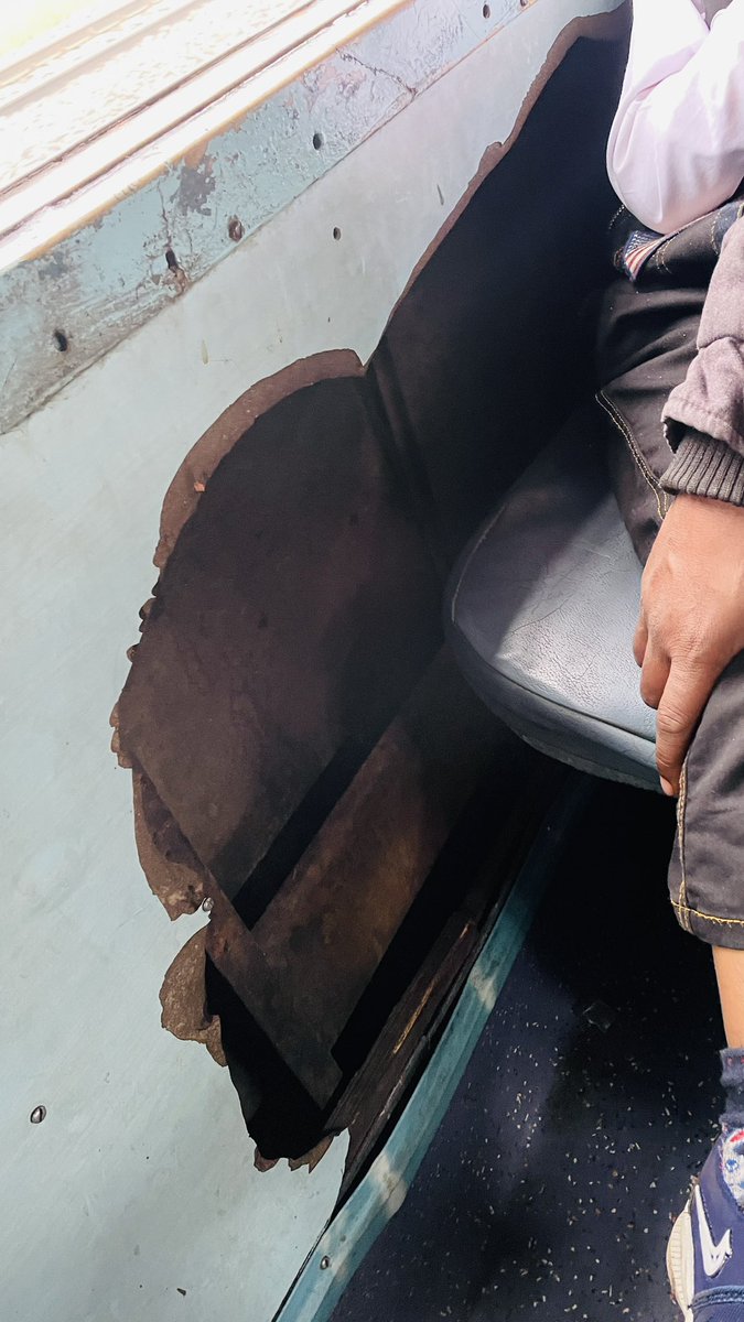 ehsanisafzal's tweet photo. Interior wall panel is broken, it seems dangerous, not feeling safe.  @AshwiniVaishnaw @drmhowrah Please look into it. 
Train No. 22387 HWH - DHN Black diamond express. https://t.co/5GKwdCxZQK