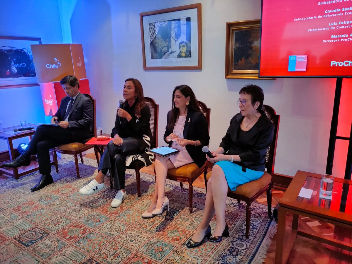 echilecolombia's tweet photo. El foro Chile Colombia Relaciones Económicas Comerciales e Inversión contó con la participación de la Subsecretaria Claudia Sanhueza, el Viceministro de Comercio Luis Felipe Quintero, la Agregada Comercial Marcela Aravena y la Embajadora María Inés Ruz. https://t.co/mcL4bz9UeO