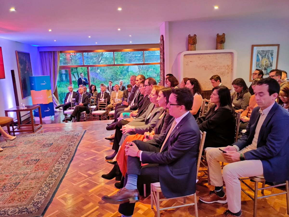 echilecolombia's tweet photo. El foro Chile Colombia Relaciones Económicas Comerciales e Inversión contó con la participación de la Subsecretaria Claudia Sanhueza, el Viceministro de Comercio Luis Felipe Quintero, la Agregada Comercial Marcela Aravena y la Embajadora María Inés Ruz. https://t.co/mcL4bz9UeO