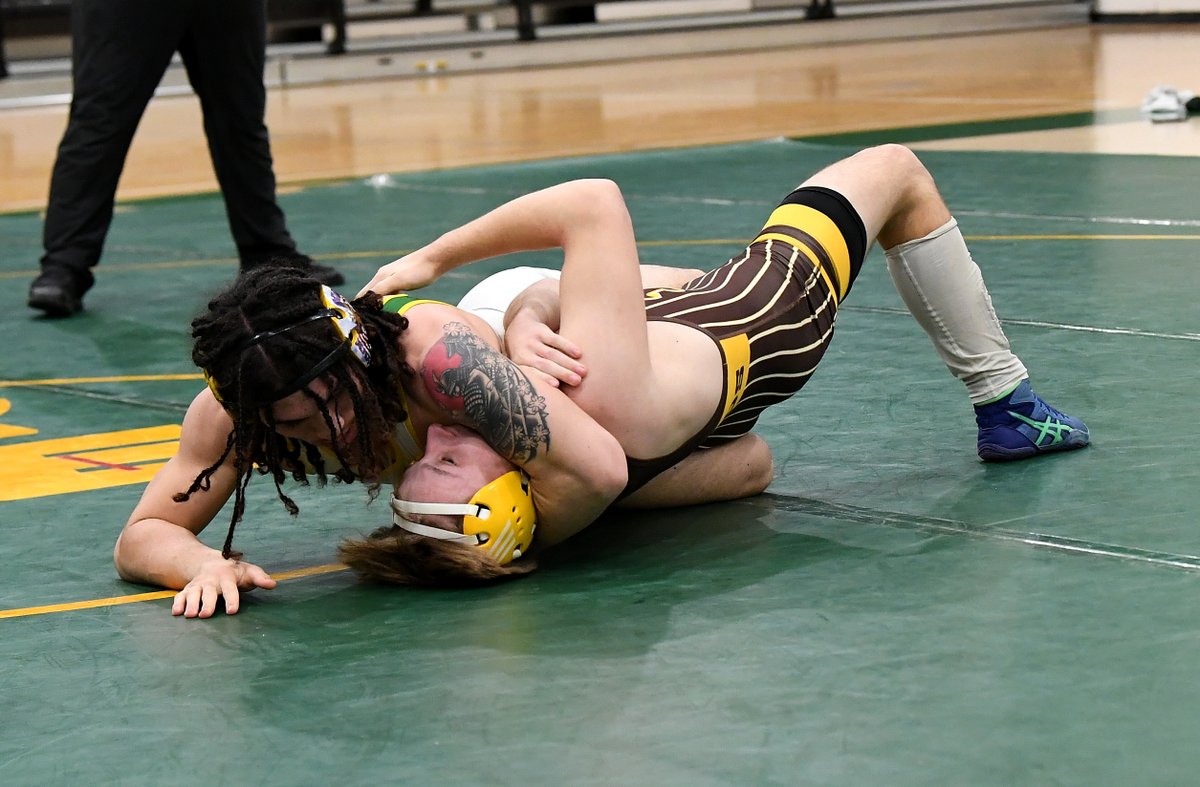 GeoffSportsPics's tweet photo. Adam Gelman (113 lbs) ties an @AvesAthletics school record with his 77th career pin &amp; leads @AvesWrestling to a 71-0 duals win over @wbhsathletics on Senior Night as Eugene Harney &amp; others win too. Watch https://t.co/AsxrFstMVM Saturday for more. @mlaughman @ENQSports @SWOWCA_ https://t.co/ItuppoVXXr