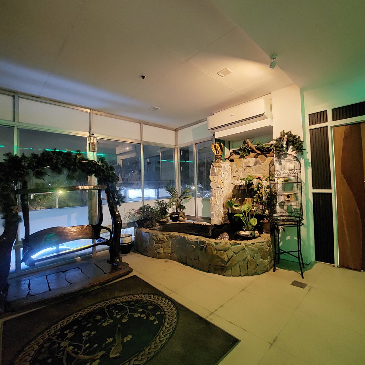 citywalker247's tweet photo. About last night. Thanks @gphoenixmorato for very cozy, relaxing, clean facilities. Walang maingay at nakameditate ako sa steamroom 🧘🏼‍♂️

#gpstimog #goldenphoenixspa #goldenphoenix https://t.co/0FgGhQR4xg