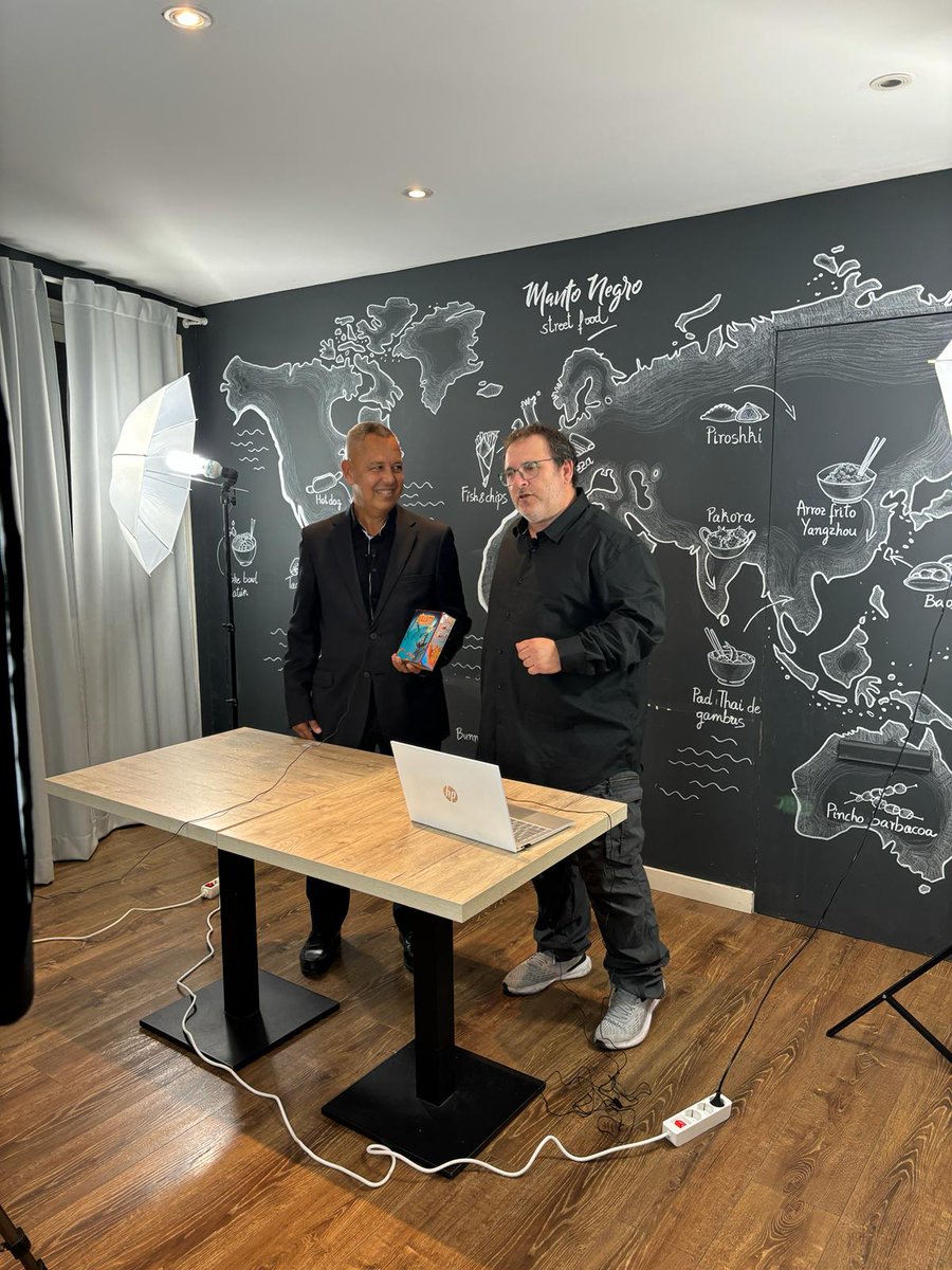 tonysocias's tweet photo. Foto del #Openning de la #entrevista a Toni Perelló, creador del juego de mesa educativo: Aïllats, el joc de les Balears. Con Miguel de Toledo, cofundador de https://t.co/K2gyjcjUm5 y Tony Socias, productor del programa desde https://t.co/Kb7yoPtu5X. Sede: https://t.co/Ur0Gk8eUqp https://t.co/sNced0t4cZ