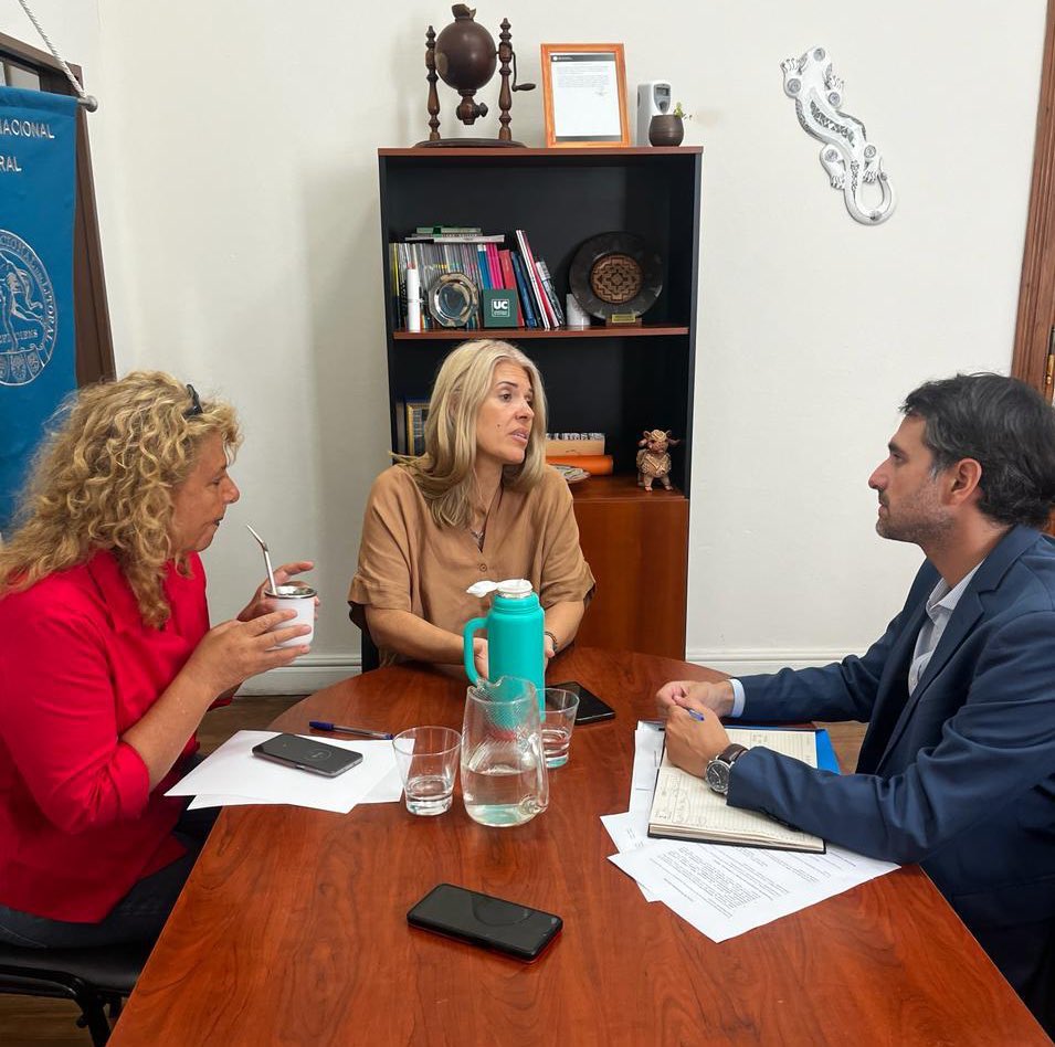 En la <a href="/fceunl/">FCE-UNL</a> nos encontramos con <a href="/LilianaDillon/">Liliana Dillon</a>, decana de la casa de estudios. 🏛️

Vamos a trabajar juntos para potenciar la transición de nuestra economía hacia la circularidad. ♻️

Se viene un año intenso. ☺️
¡Gracias Liliana por la predisposición! 🤗