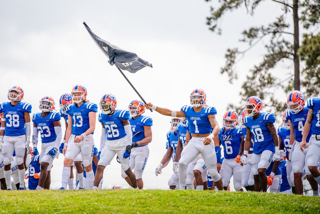 DavontaeBrown85's tweet photo. After a great visit  I’m blessed to receive a 🅾️ffer from @LCU_ftball Thank you @jai_melancon @Da_best46 @drewmaddox8 💪🏽💙🧡 #blessed #nextlevel #grind https://t.co/R47X7vYksA