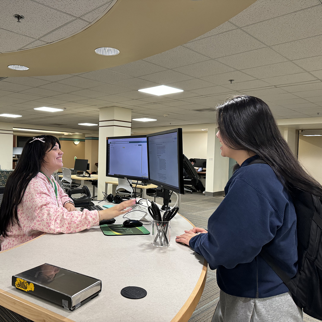 uolibraries's tweet photo. ๐ New Help Desk Opens in Knight Library!
๐ Get help with technology and printing, as well as finding rooms, resources, and your subject librarian.
๐ Located on the first floor, in the learning commons area, and staffed 8 a.m. to 9 p.m. MonโFri.
#UOLibraries https://t.co/ychnxIlUUm