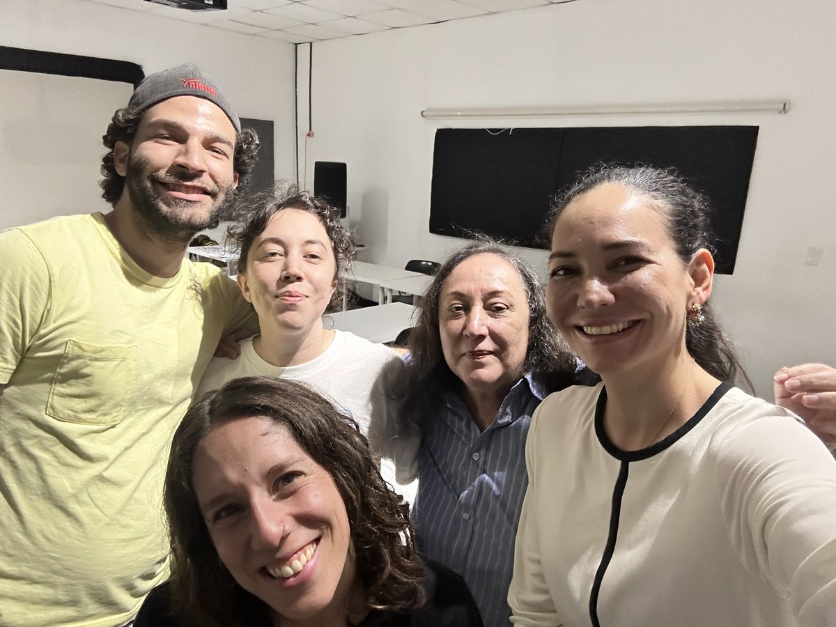 lindas0l's tweet photo. Un intercambio de experiencias muy interesante de seguro algo bueno sale! Además,  compartimos con la dirección de la facultad de cine de la  @chavonedu (Tanya, Julia y Feri wow chanta creatividad y amabilidad!) https://t.co/qZRLXA0MQI