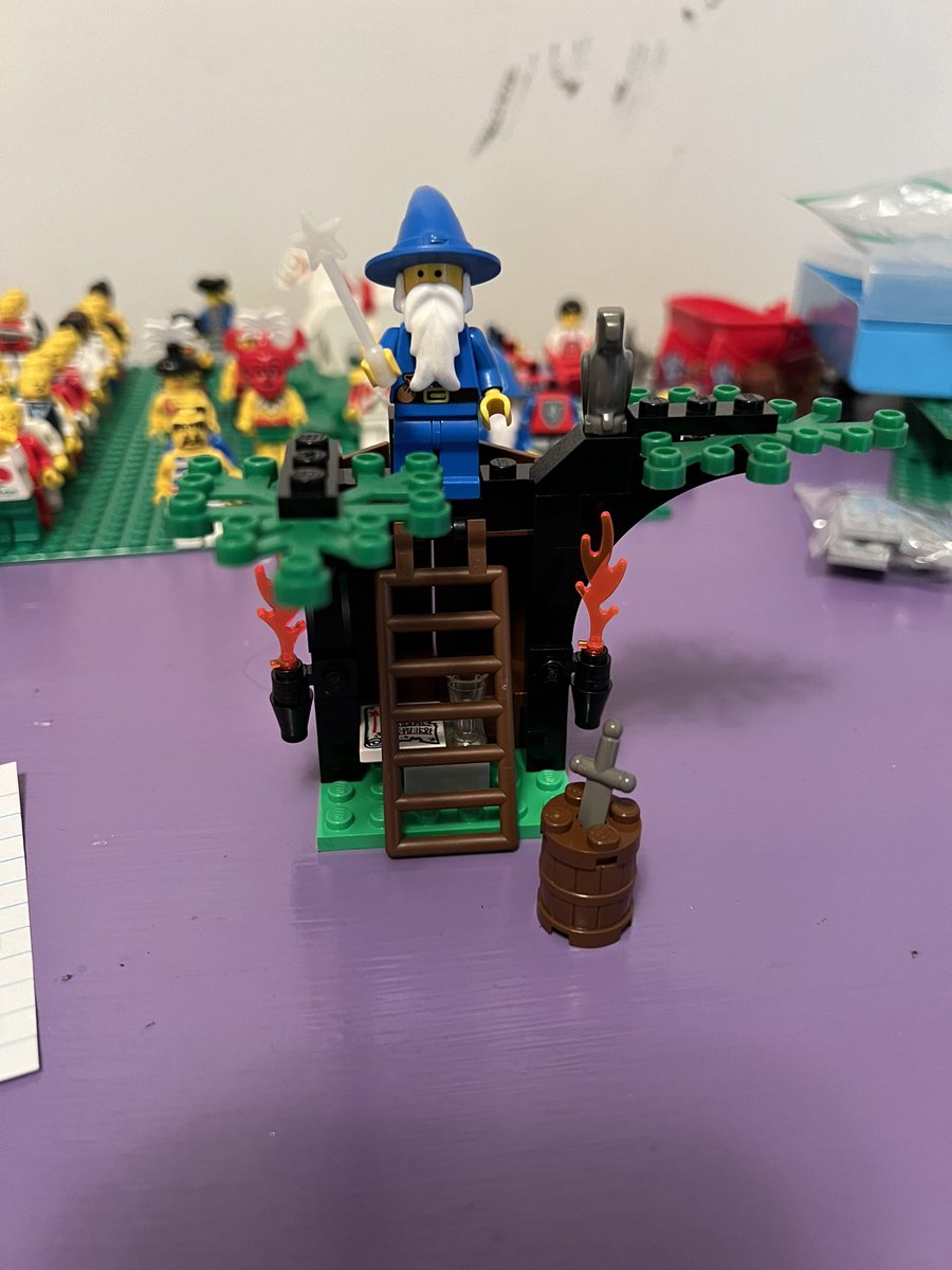 LostSheep26's tweet image. Today I built a few vintage 90’s legos. I build the magic work shop &amp;amp; islanders forbidden cove. 
#lego
#magicworkshop
#forbiddencove
#90slego