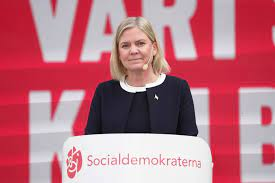 Frågan man kan ställa sig, är vart är Socialdemokraterna på väg? 
Följer Tidöpartierna väg att inte höja Urkrainska flyktingar bedrövliga dagsersättning på 71 Kr ,
S har blivit ett sorgligt kapitel i svensk politik, vi håller till höger Svensson