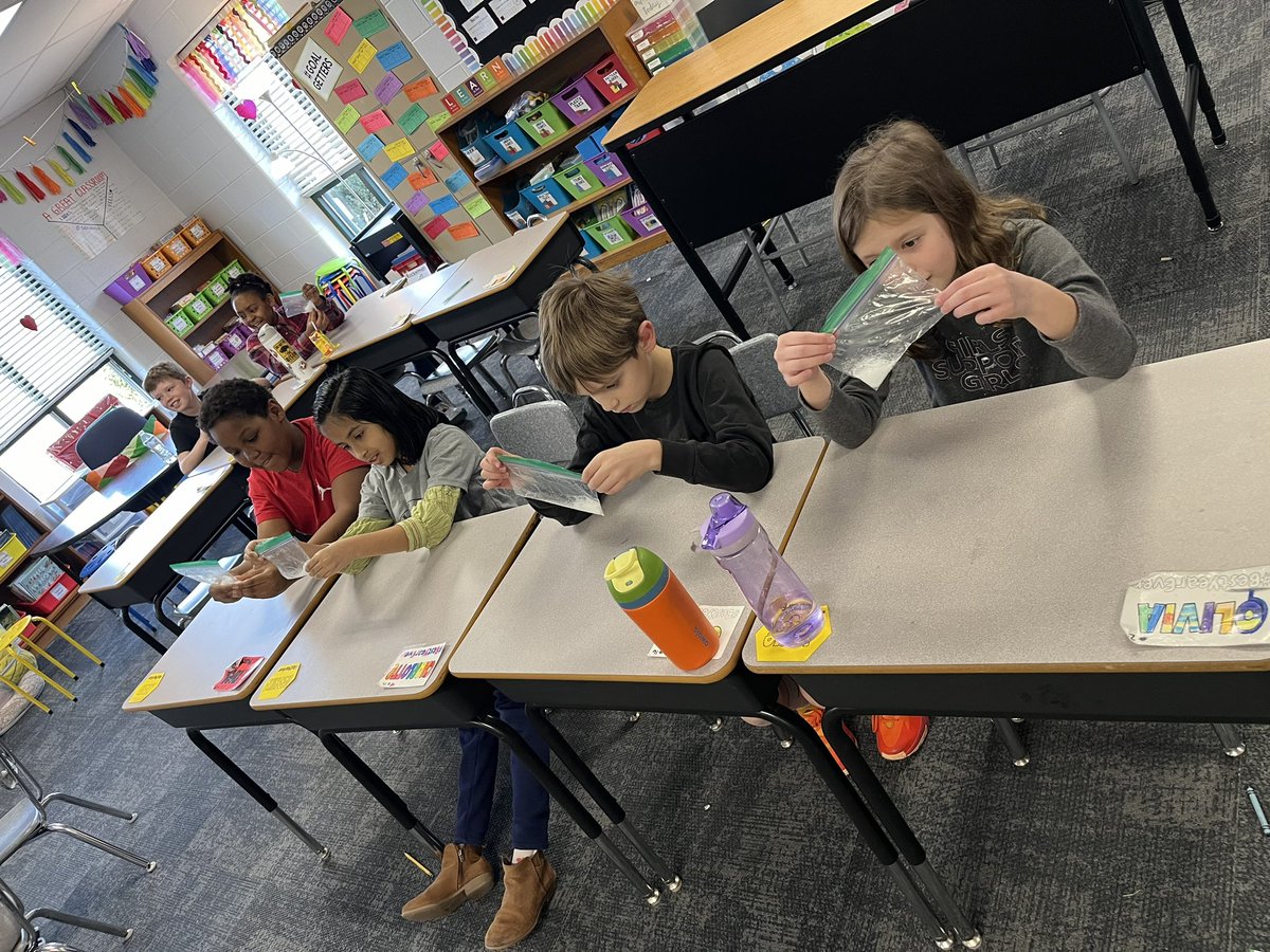 MrsSnipes105's tweet image. Solids, liquids, gases, oh my!! These faces say it all… we love science explorations! 👩🏻‍🔬❤️ @BlueAshElem #ThirdGrade #PhysicalScience #PhaseChanges