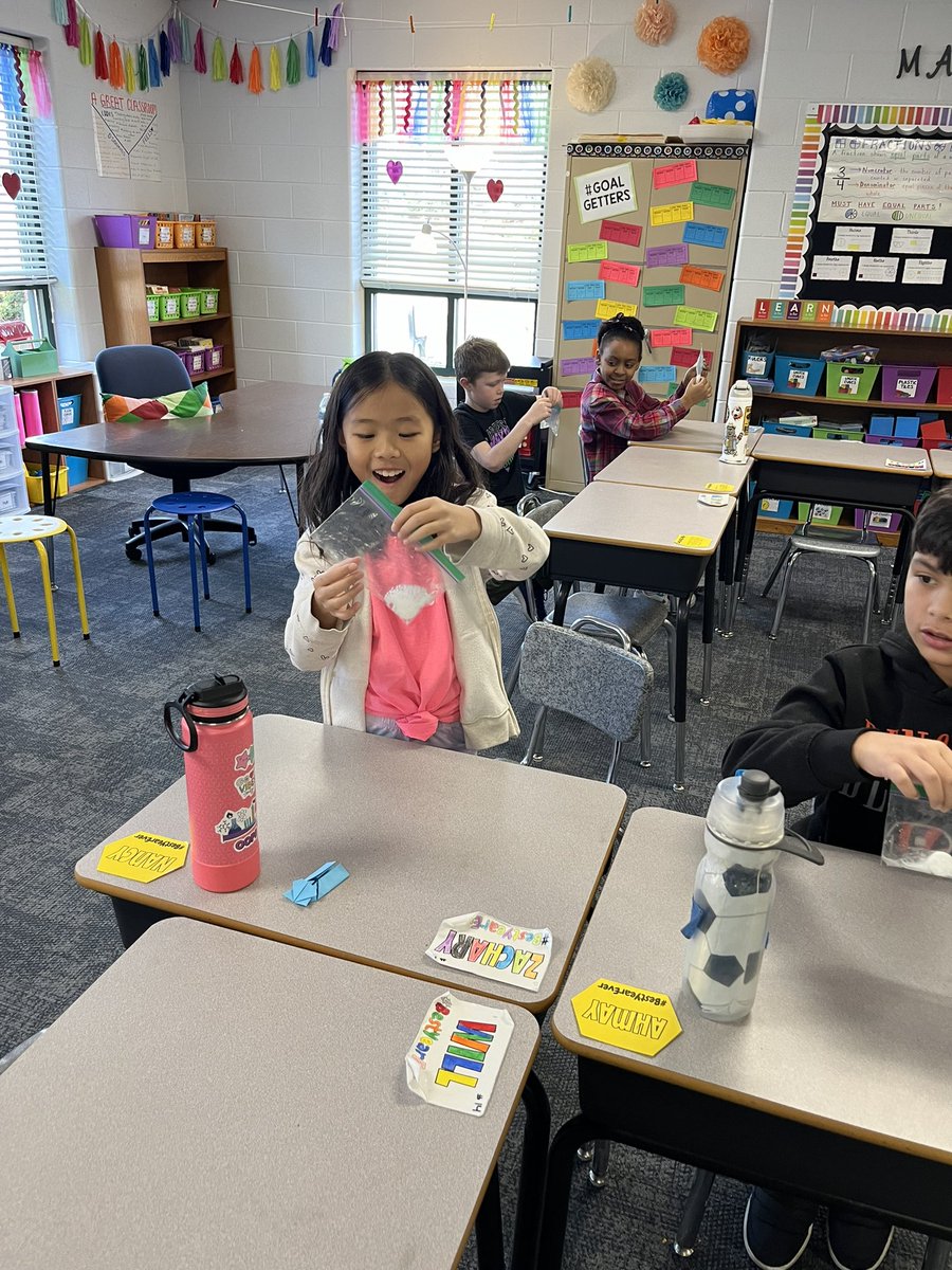 MrsSnipes105's tweet image. Solids, liquids, gases, oh my!! These faces say it all… we love science explorations! 👩🏻‍🔬❤️ @BlueAshElem #ThirdGrade #PhysicalScience #PhaseChanges