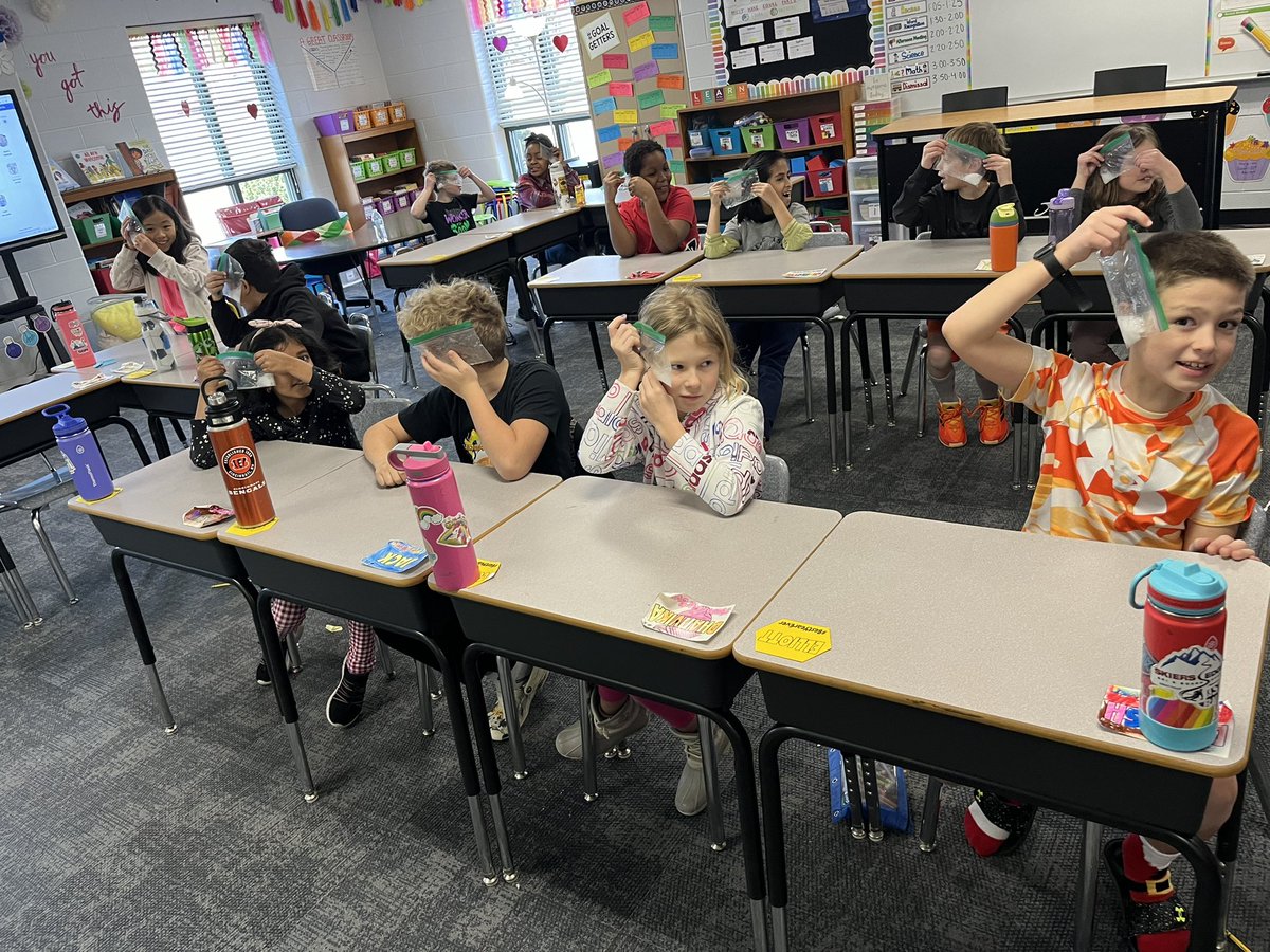 MrsSnipes105's tweet image. Solids, liquids, gases, oh my!! These faces say it all… we love science explorations! 👩🏻‍🔬❤️ @BlueAshElem #ThirdGrade #PhysicalScience #PhaseChanges