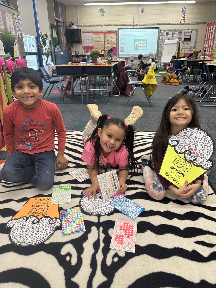 MSSjaguars's tweet photo. Ms. Whitney’s class is practicing counting to 100 by adding 100 sprinkle stickers to our cupcakes 🧁 https://t.co/qxFGTaqPDl