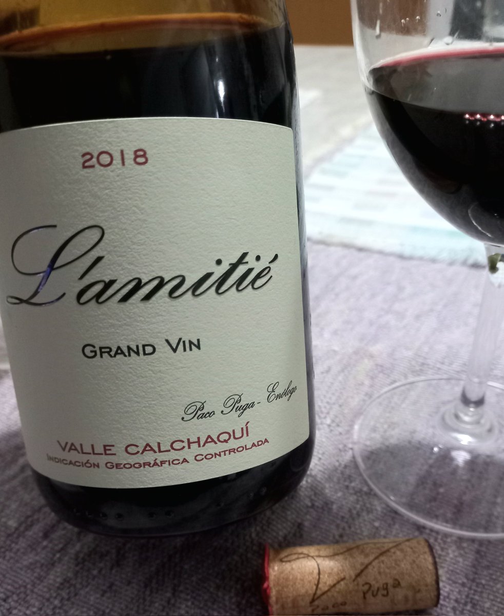 -Te parece un tinto del NOA con 37°?
- No te entendí la pregunta 😉
Bellisimo blend de <a href="/PacoPuga1/">Paco Puga</a> , sutil, con fantástica evolución en botella.
Si es Paco es bueno.