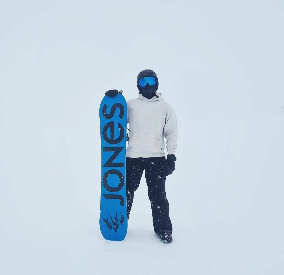 LukePHalpin's tweet photo. Childhood dream of going Peak to ground listening to old-school tunes - Acheived 🤟 on to the next bucket list item #snowboarding #ARMY #ssx https://t.co/OxbuvFy57m