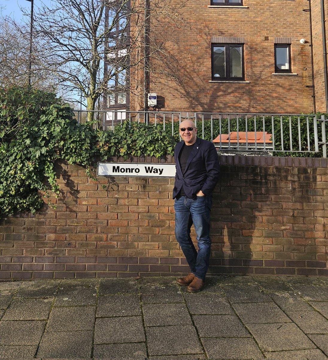 Senar1's tweet image. #monro