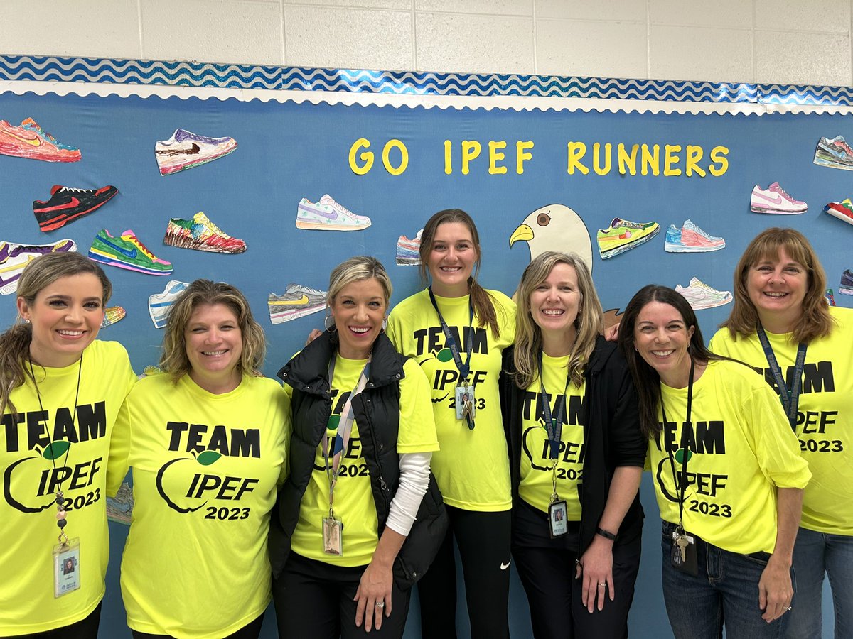 GrahamElem204's tweet photo. Thank you @ipef204 for the visit and dropping off our “big check”. Our runners and cheer squad had a great time supporting @ipsd204 and Graham School! (A few shown here) #foreverfalcons #gobarbie #grahamfalcons https://t.co/WjdwbEe5d0