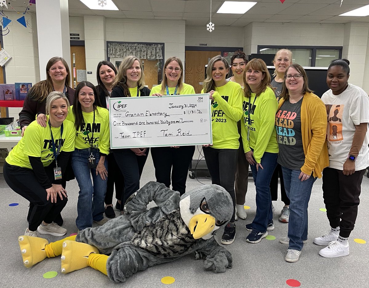 GrahamElem204's tweet photo. Thank you @ipef204 for the visit and dropping off our “big check”. Our runners and cheer squad had a great time supporting @ipsd204 and Graham School! (A few shown here) #foreverfalcons #gobarbie #grahamfalcons https://t.co/WjdwbEe5d0