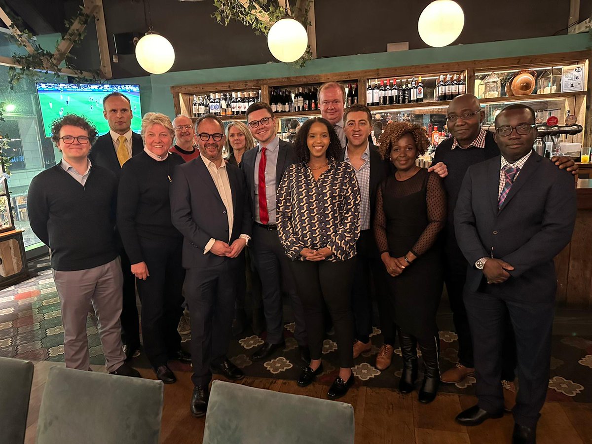 Great first social event for @StratAndBowCons with Paul Scully @scullyp , @FreddieDowning_ and Peter Golds @going4golds ! Our members had great questions about AI, immigration and the direction of the party.