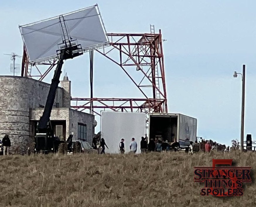 SThingsSpoilers's tweet photo. Wheeler’s car along with other 80s vehicles, has arrived at the Radio Station set TODAY!

More updates to come soon.
#StrangerThings5 https://t.co/aSbfa3wTlI