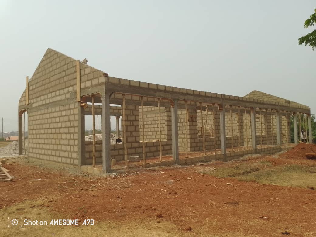 KAmankwaManu's tweet photo. The 3-Unit Classroom Block project funded by the MP’s Common Fund at the Anum Asamoah Senior High Technical School is progressing steadily. When completed, this facility will abolish the inadequate classrooms challenge for the school.

#KeepTheTrustSustainTheProgress https://t.co/g5Y59zDdL6