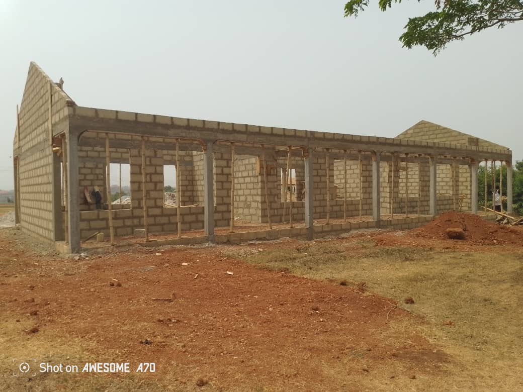 KAmankwaManu's tweet photo. The 3-Unit Classroom Block project funded by the MP’s Common Fund at the Anum Asamoah Senior High Technical School is progressing steadily. When completed, this facility will abolish the inadequate classrooms challenge for the school.

#KeepTheTrustSustainTheProgress https://t.co/g5Y59zDdL6