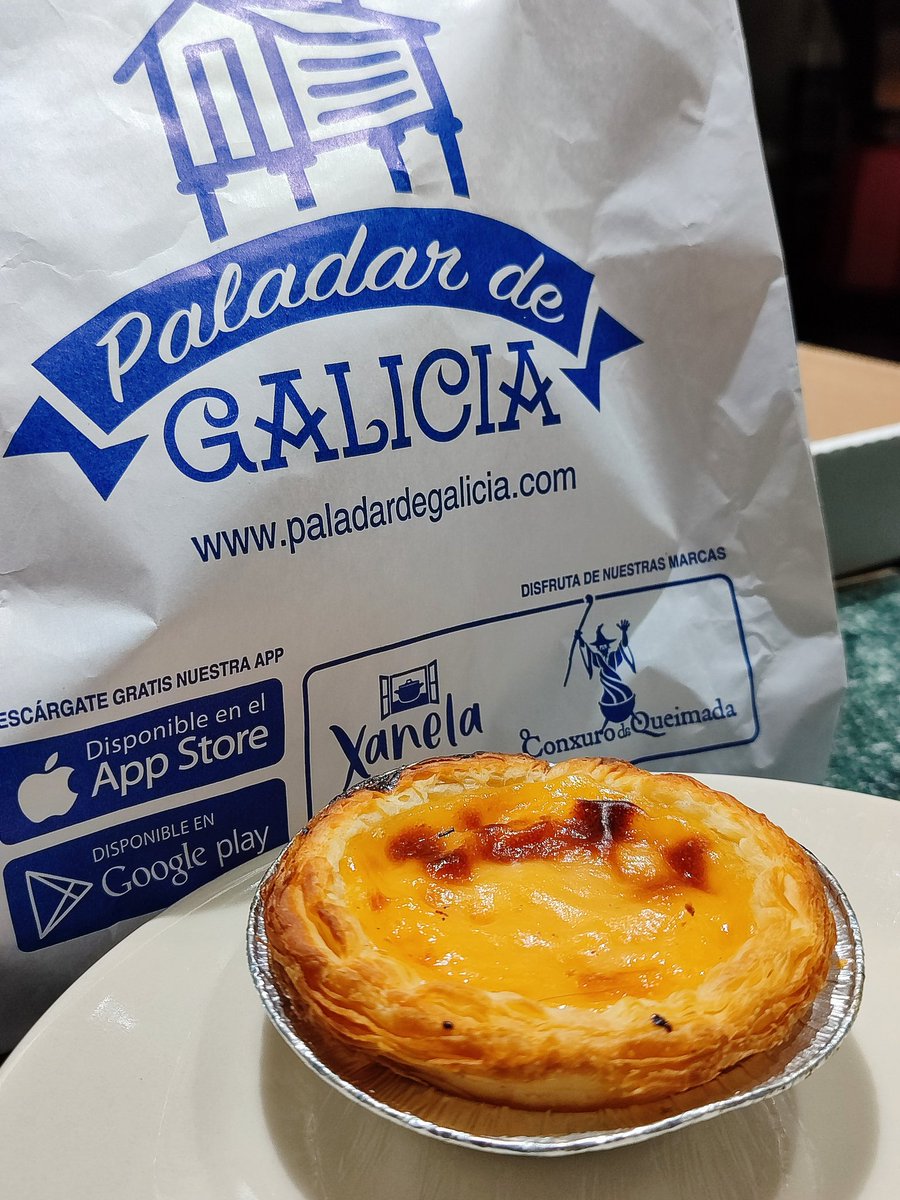 Zapp_Amezcua's tweet photo. Esto acaba de abrir debajo de mi casa. Y me acabo de poner morado de empanada de pulpo y de zorza. Estamos perdidos!! #galiciamola #empanadas #pasteisdebelem https://t.co/4RjczKjXXm