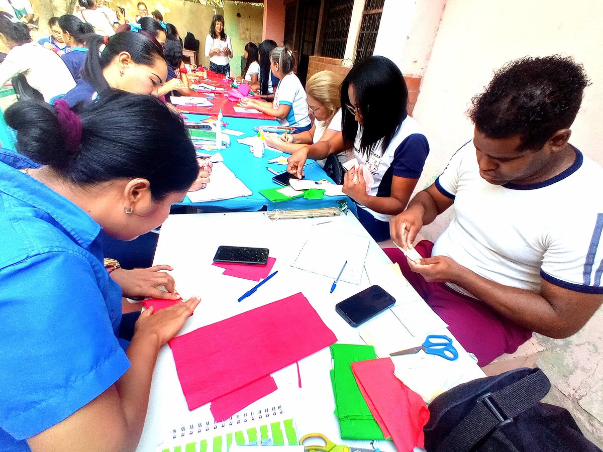 CulturaaFalcon's tweet image. #1febrero #Formación de Artes Visuales #clavelesrojos #falcon
@nicolasmaduro 
@_laavanzadora 
@mppeducacion 
@dgcultura_mppe 
@dgc_patrimonio 
@cdcefalcon 
@marelyscastror