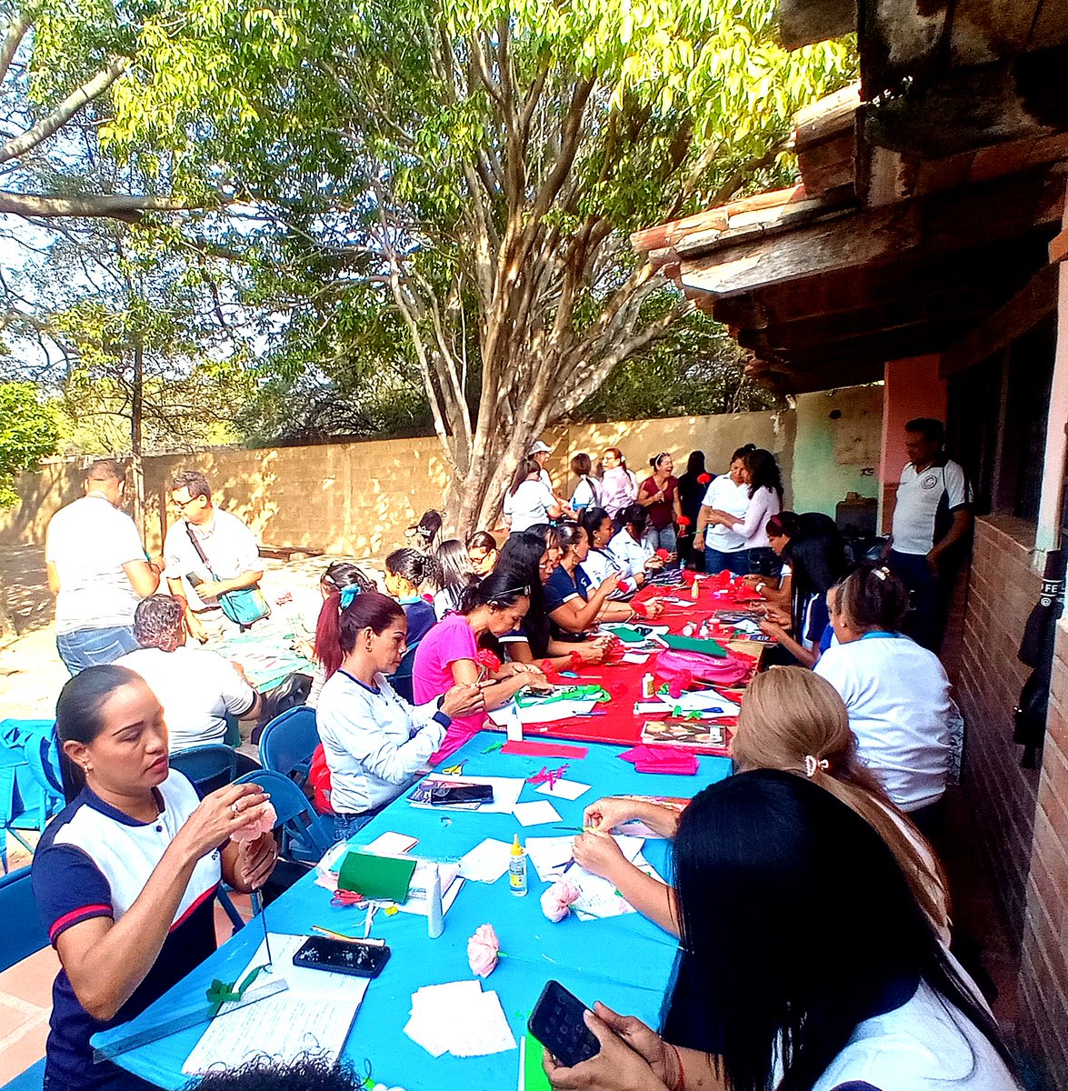 CulturaaFalcon's tweet image. #1febrero #Formación de Artes Visuales #clavelesrojos #falcon
@nicolasmaduro 
@_laavanzadora 
@mppeducacion 
@dgcultura_mppe 
@dgc_patrimonio 
@cdcefalcon 
@marelyscastror