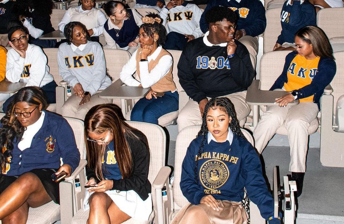 uncgakpsi's tweet photo. Alpha Kappa Psi, Psi Sigma Chapter 2023-2024 💙

📸: Alumni Bro. Kearns (@joonslenz) 

#akpsi #uncgakpsi #psisigma #uncg https://t.co/QlmxfUIBzm