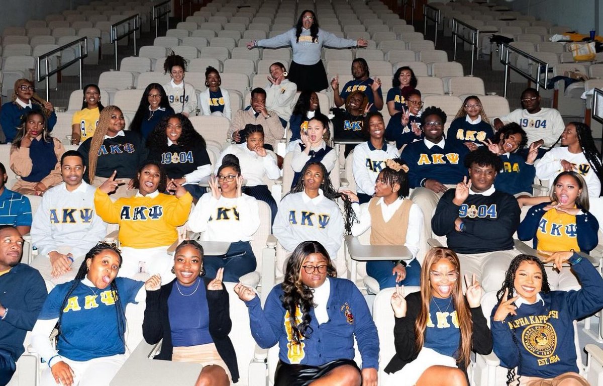 uncgakpsi's tweet photo. Alpha Kappa Psi, Psi Sigma Chapter 2023-2024 💙

📸: Alumni Bro. Kearns (@joonslenz) 

#akpsi #uncgakpsi #psisigma #uncg https://t.co/QlmxfUIBzm