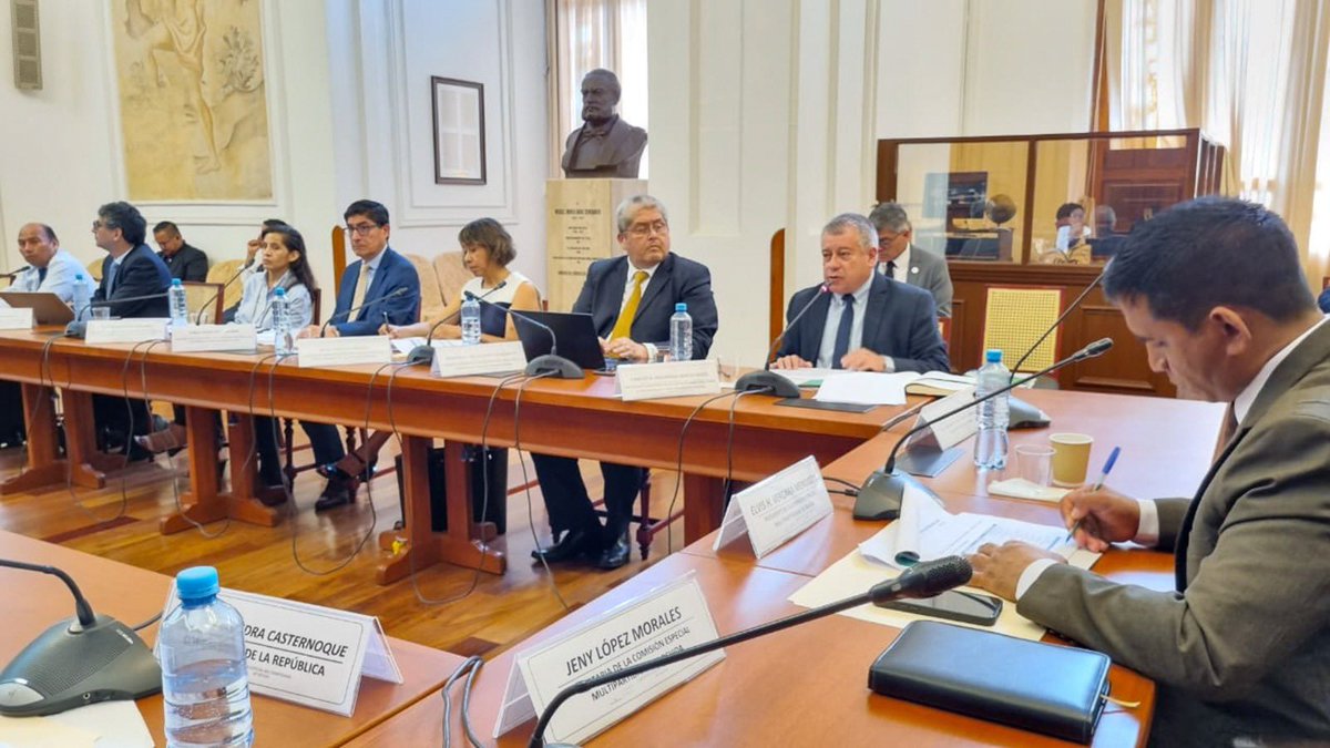 cemdevida's tweet photo. Durante nuestra Sexta Sesión Extraordinaria, el Presidente Ejecutivo de Devida; Sr. Carlos Figueroa Henostroza, dio a conocer ante el Presidente @elvisvergaram_ y miembros de la comisión, la ejecución presupuestal del año 2023 de DEVIDA (1/2) https://t.co/2RD1Uge7Qe