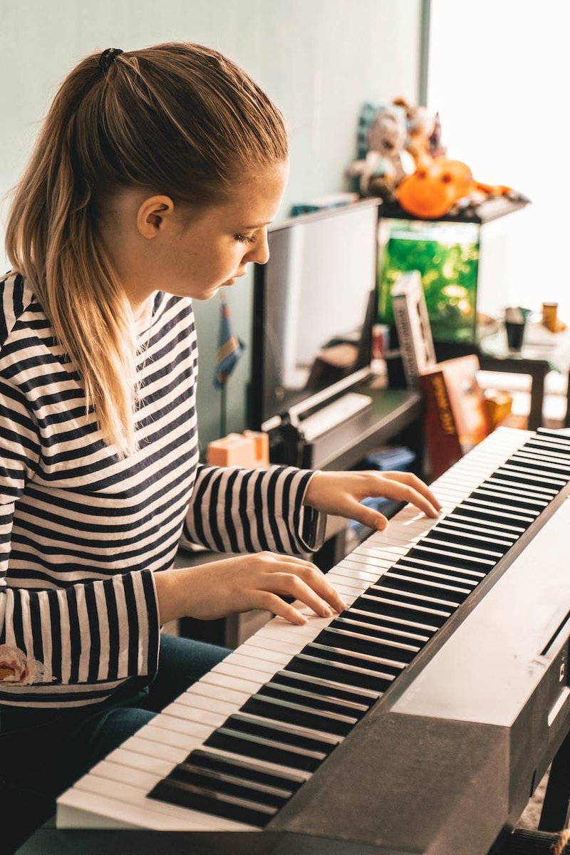 jadinearnold's tweet image. Teach Yourself Piano: A Joyful Journey in Keys and Chords buff.ly/3HIjRz5
Learn Piano: Embark on a delightful musical journey exploring keys and chords. 🎹🎶 Discover the joy of playing the piano with this comprehensive guide. #pianolessons #musiceducation