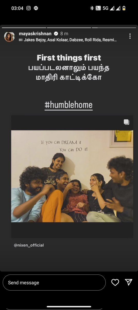 Maya_Magics's tweet photo. Awww 🥹🥹 the faces missed, to be seen together 😍🤩

The most awaited frame for me from the #HumbleHome 😎

Can't express how happy I am right now 💕  Happy Together ❤️ 

#MayaSquad happy Annachi 😍

Velila pona meet kooda pannikka maattaanga sonnavan ellam enga pa 🧐🧐. Cry hard 😂😂

Nixa, Nakkal ya unakku 😂🤣. look at his song selection "Nenjam Undu Nermai Undu" 🤣✨✨

#NXNKingdom #PoornimaRavi #AnanyaRao #Akshaya #Vickram 

Missing #Jovika and #Aishu 🥺