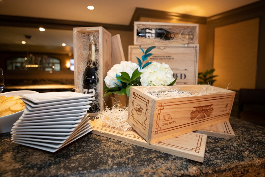 UnmatchedNapa's tweet photo. Surprise the Dolphins fan in your life this Valentine's Day with our unique and personalized gift sets! 🥂

#UnmatchedNapaValley #MiamiDolphins #DolphinsNation #FinsUp #Miami https://t.co/k34310WEc1