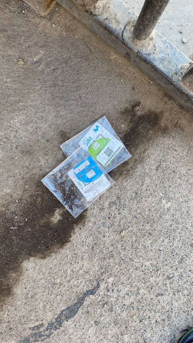 PablitoJulieta's tweet photo. @MovistarChile después de hacer venta engañosa para una portabilidad vía teléfono, decidí desistir de la portabilidad, fui a sucursal Movistar en Providencia para anular todo, hoy llega el motoboy y le digo que NO QUIERO LOS CHIPS y me deja esto… una vergüenza .. https://t.co/PEwCZb4Ey9