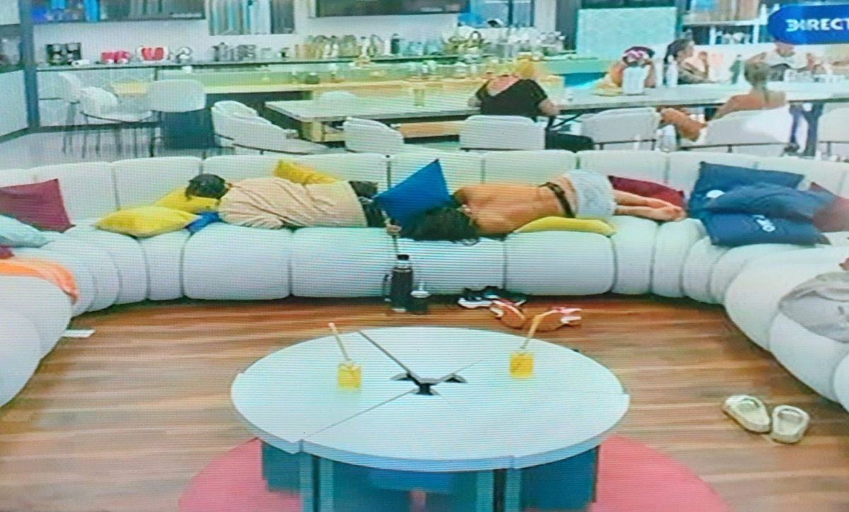 Uma07221847's tweet photo. Asi va a estar la casa si se va furia jaja un enbole . No lo va a mirar los camarógrafos a este #GranHermano https://t.co/dU52nekt0Z
