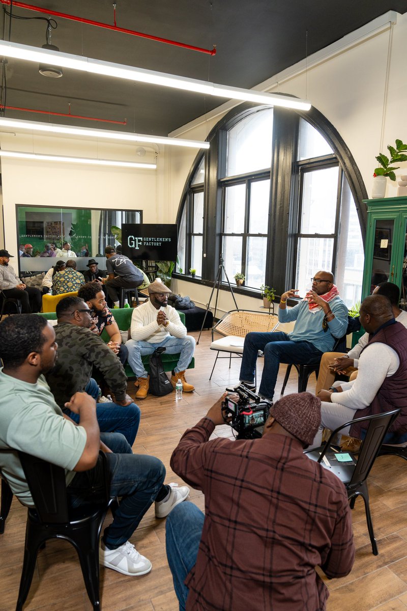 ItsAStrategy's tweet photo. Thank you to everyone that joined us for our first Black Fatherhood Circle 🫂

It was an honor to be able to curate a safe space for Black men to be vulnerable, engage in meaningful discussions, and build toward a better future for our communities and families🙏🏾
#ItsAStrategy https://t.co/iURi1hdgRQ