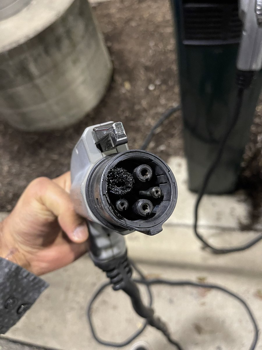 its_tarunn's tweet photo. @itskyleconner Poorly maintained charger fried my Nissan leaf j1772 socket.  Got quoted 3 k to replace the whole assembly https://t.co/CK6j4lHxBF